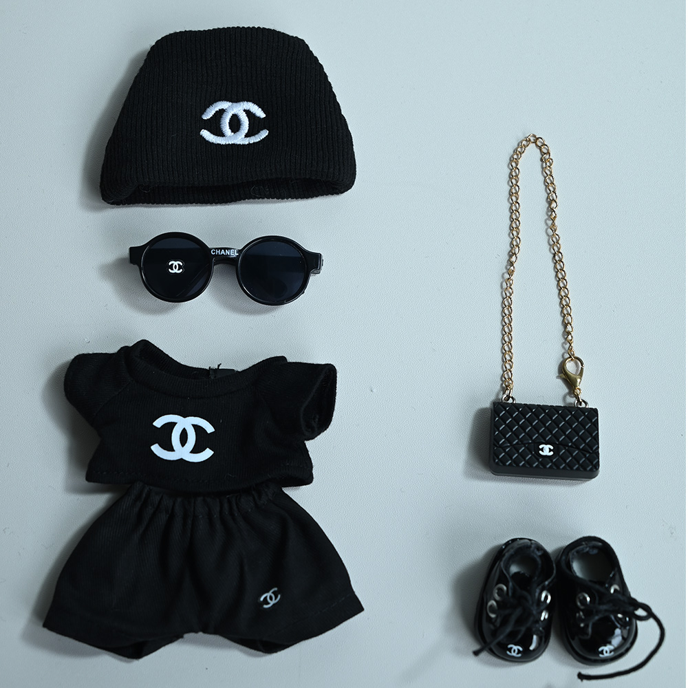 LABUBU Outfits Chanel Black T-shirt Outfits