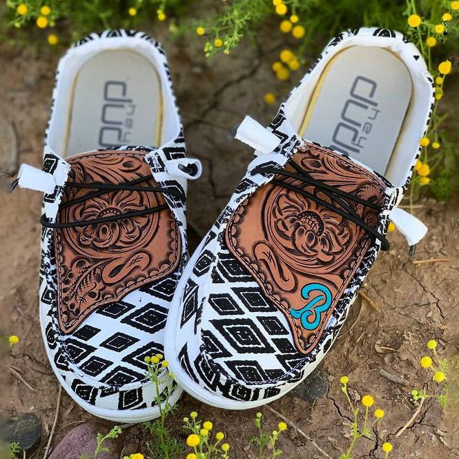 Women's Shoes Custom Wendy Pieced Leather Pattern Engraving