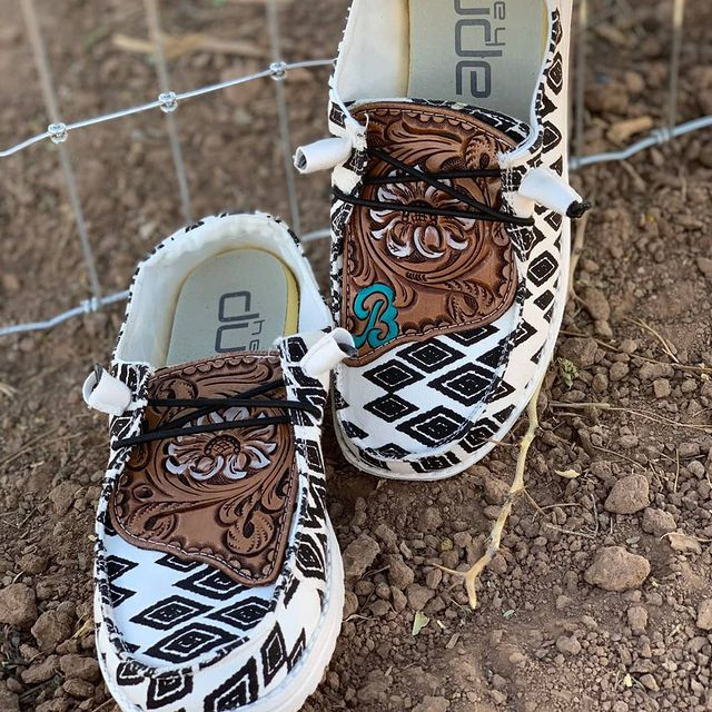 Women's Shoes Custom Wendy Pieced Leather Pattern Engraving