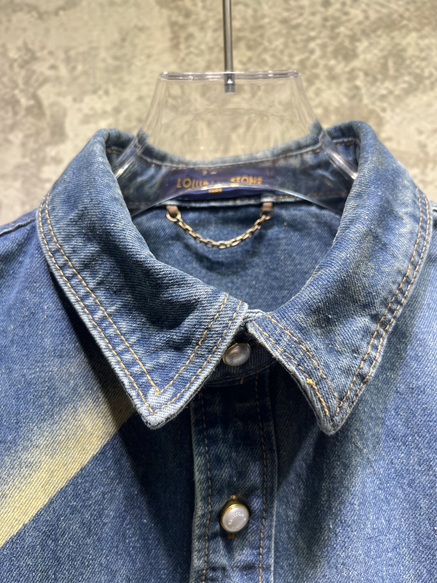 Badge Single-Breasted Long-Sleeved Shirt