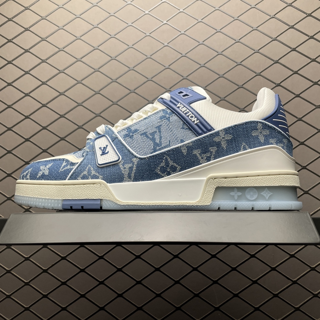 Low-Top Casual Sneakers