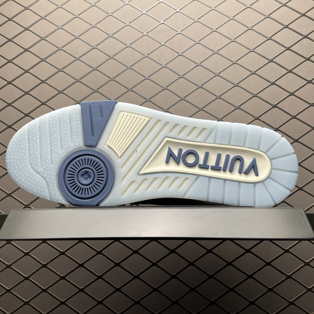 Low-Top Casual Sneakers