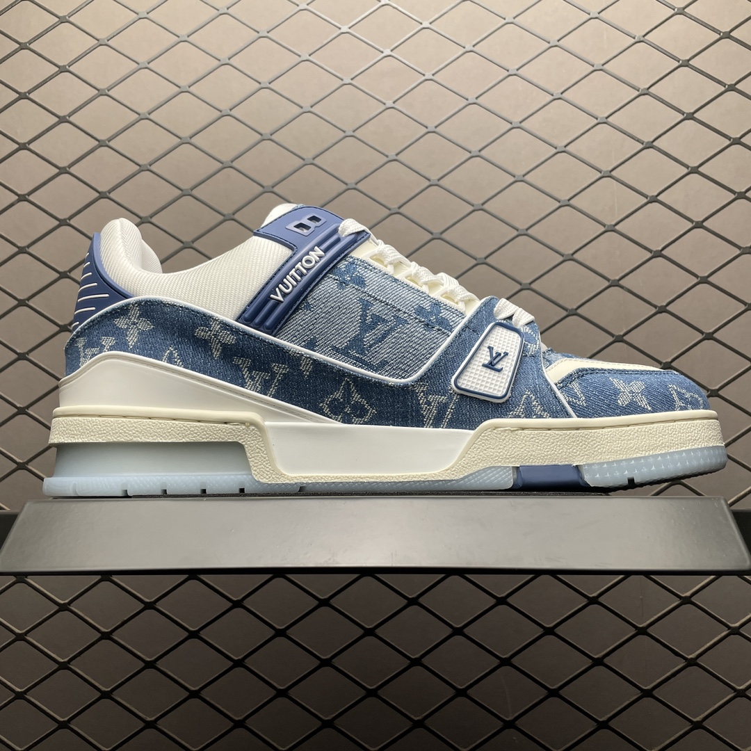 Low-Top Casual Sneakers