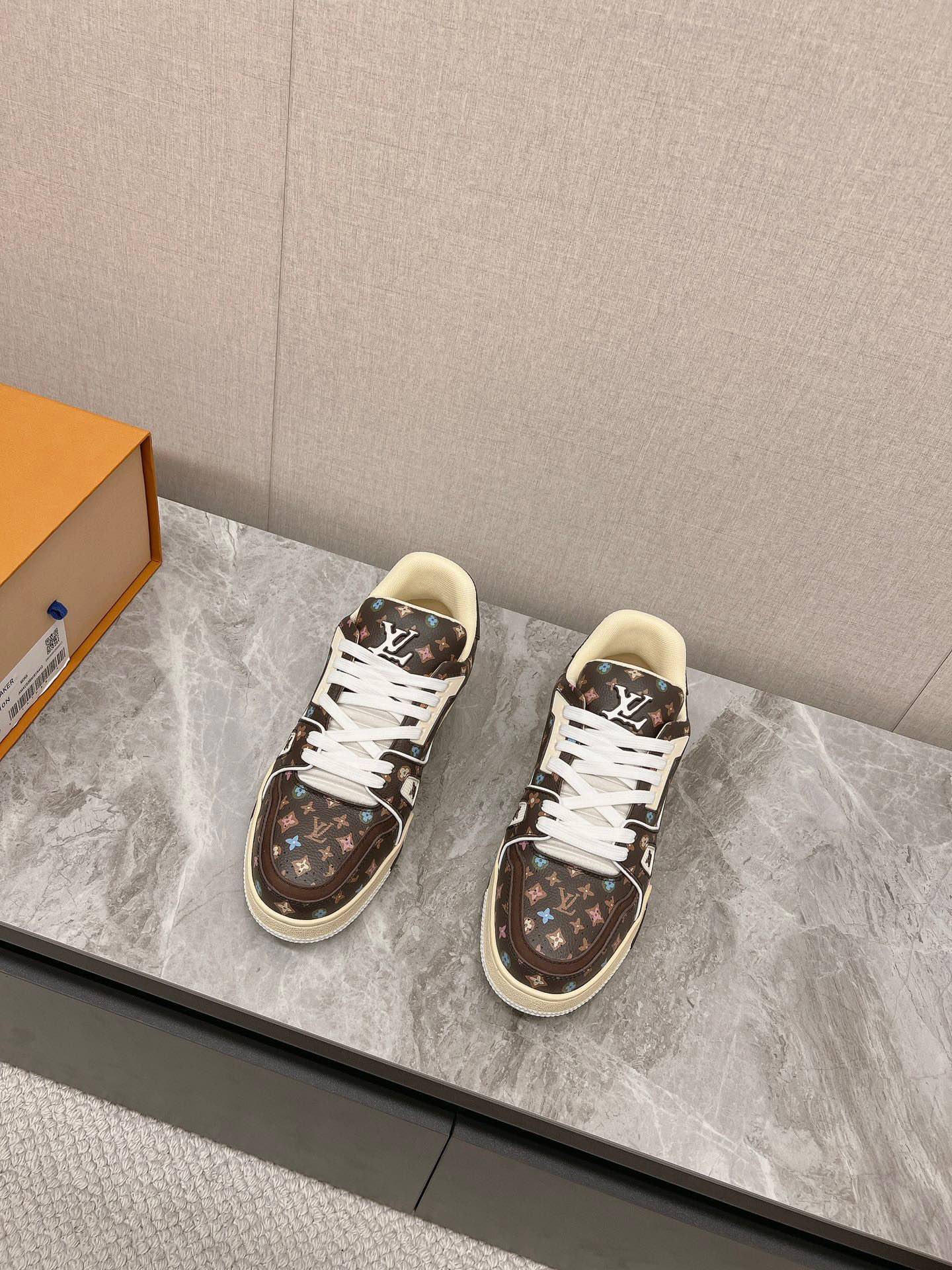 New Feature Graphic Board Shoes