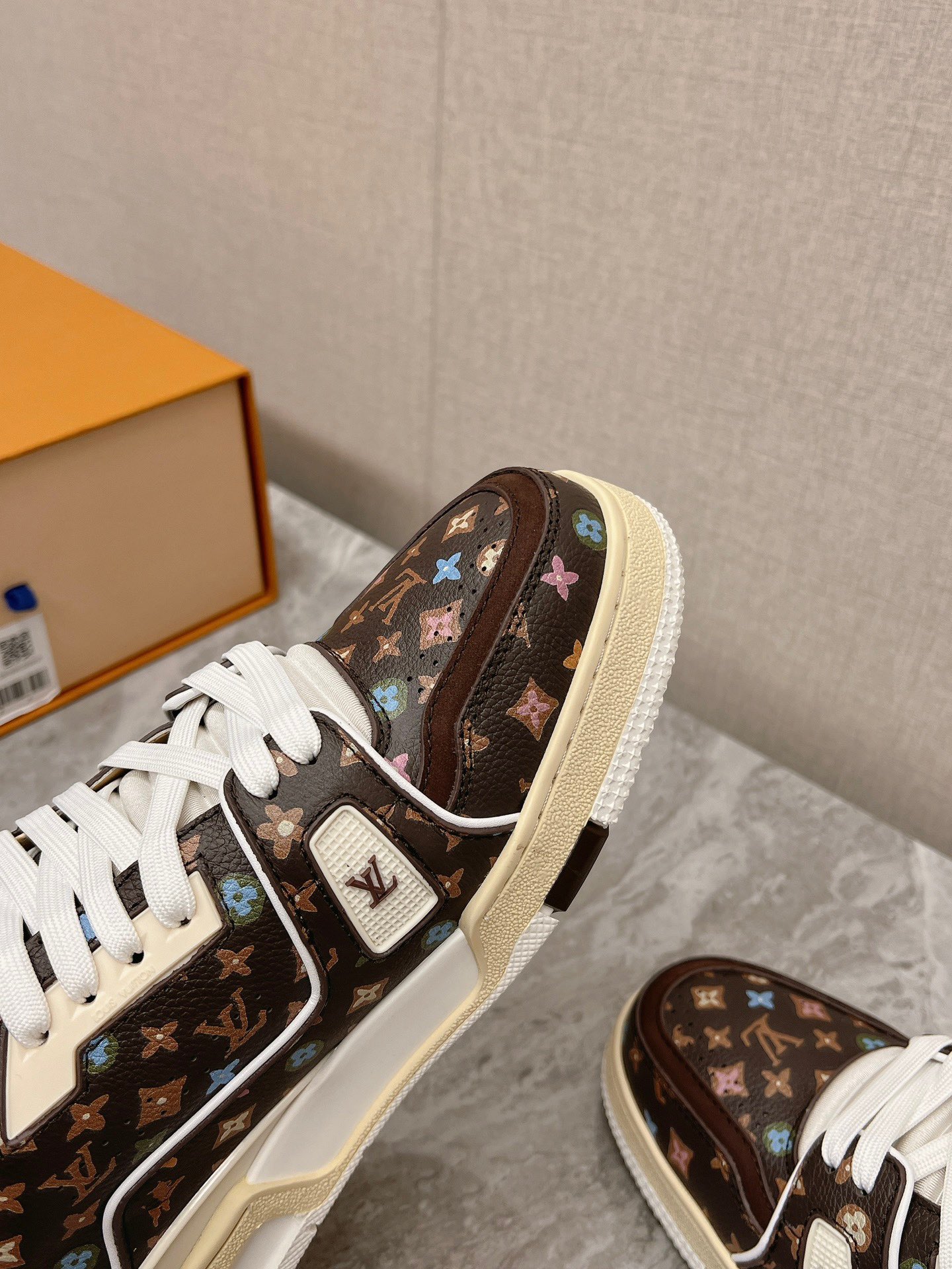 New Feature Graphic Board Shoes