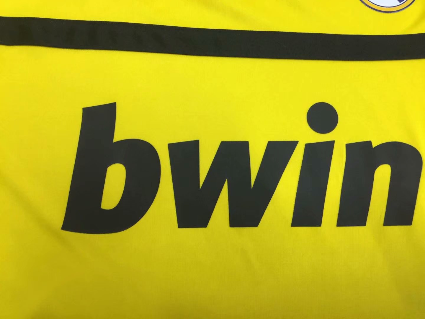 11/12 Real Madrid Home Goalkeeper Retro Jersey - leoleo123123