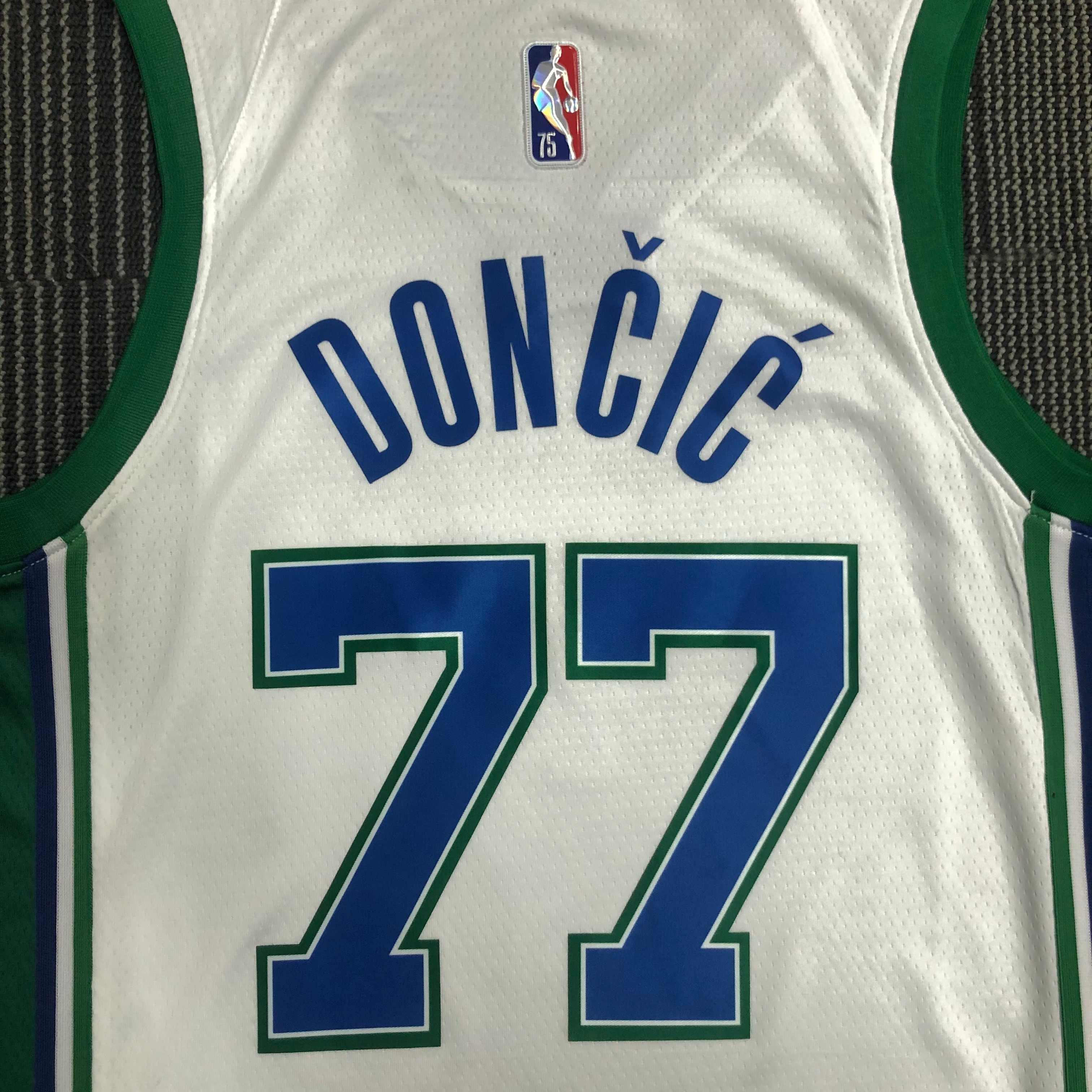 NBA Men 75th Anniversary Season 2022 Dallas Mavericks White #77 DONCIC Jersey High Quality Name and Number Print - leoleo123123