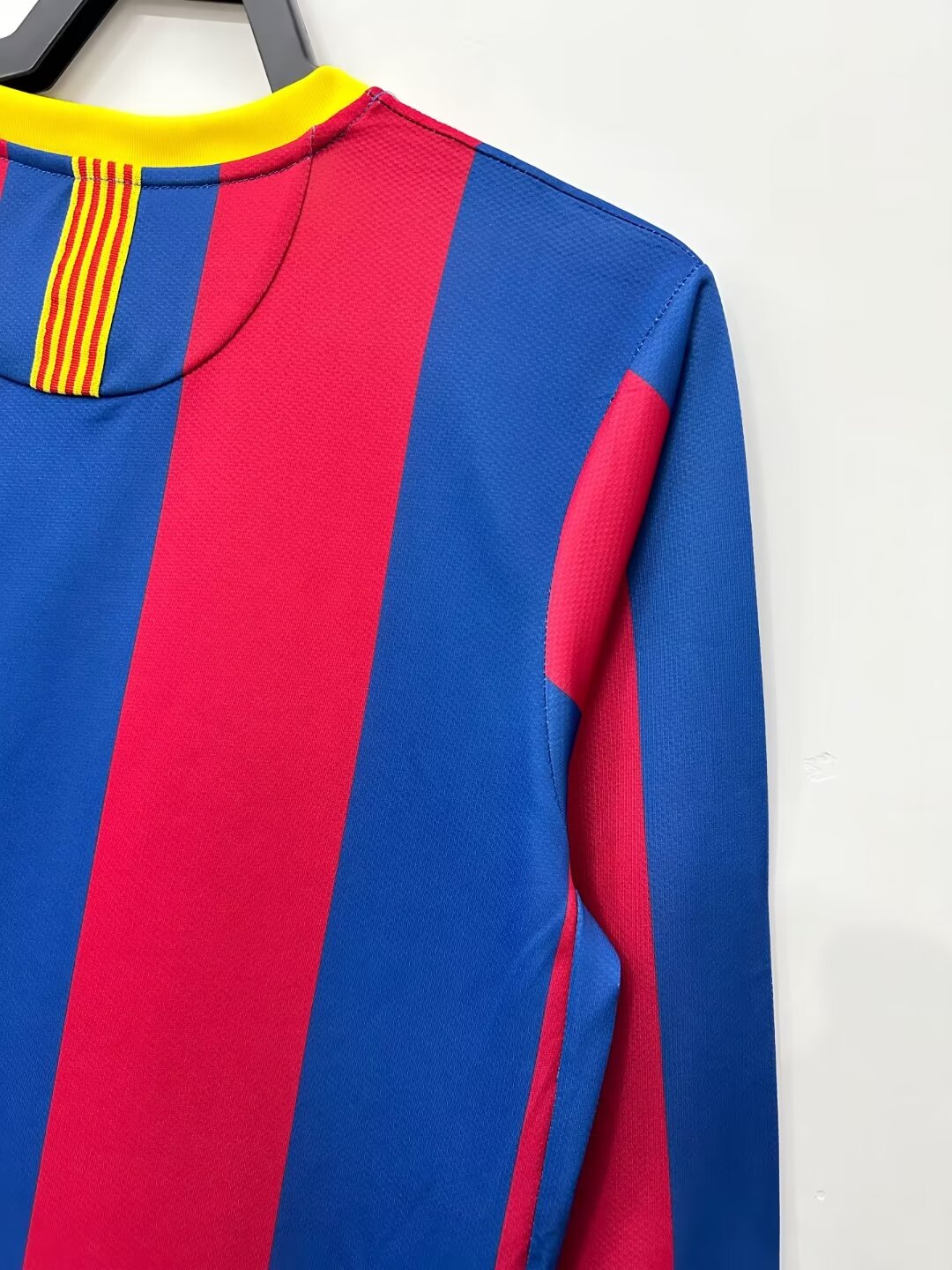 10/11 Barcelona Home Retro Jersey Liga Version Long Sleeve - leoleo123123