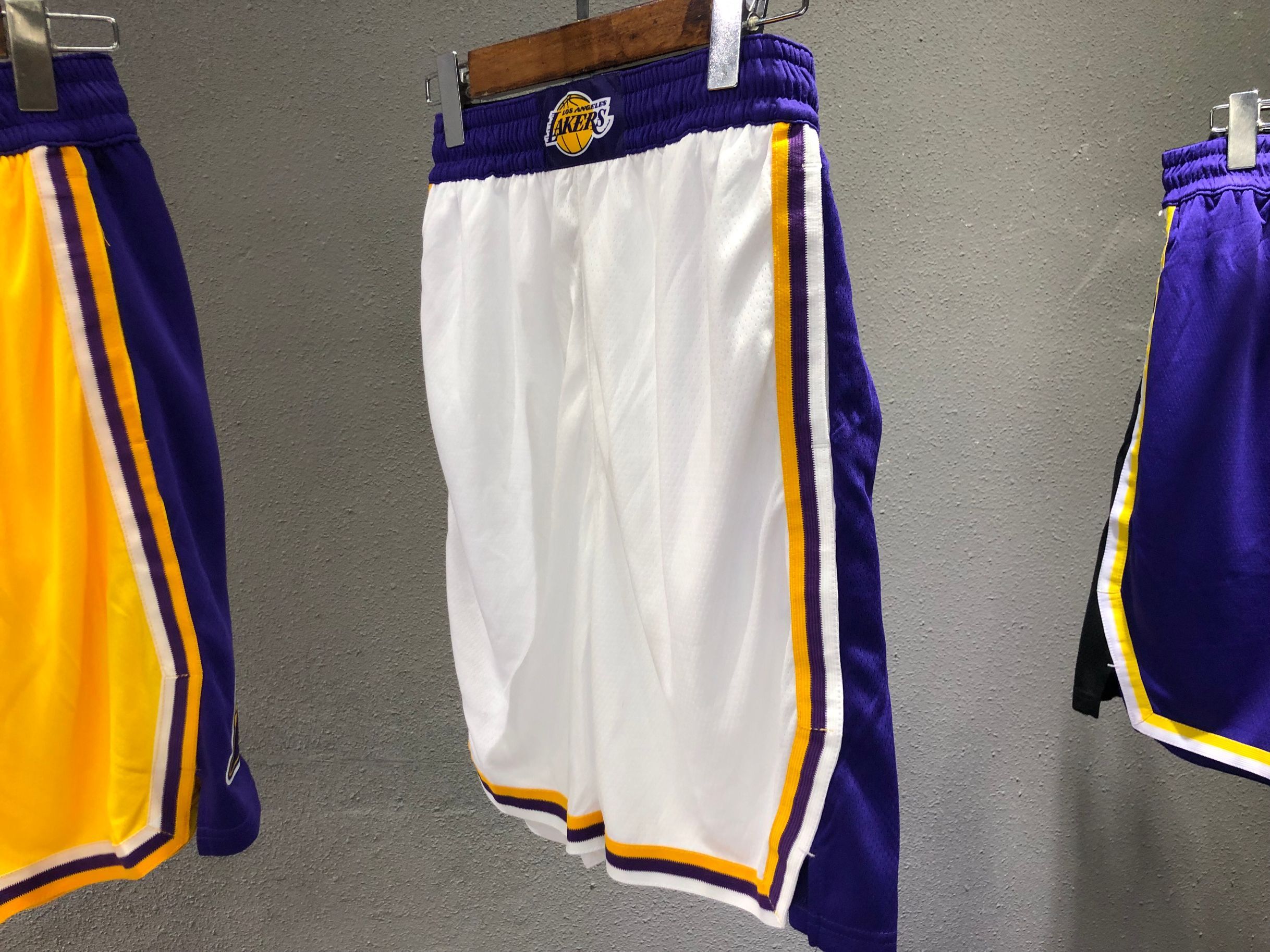 NBA Men Los Angeles Lakers Retro White Pant Short High Quality Name and Number Print - leoleo123123