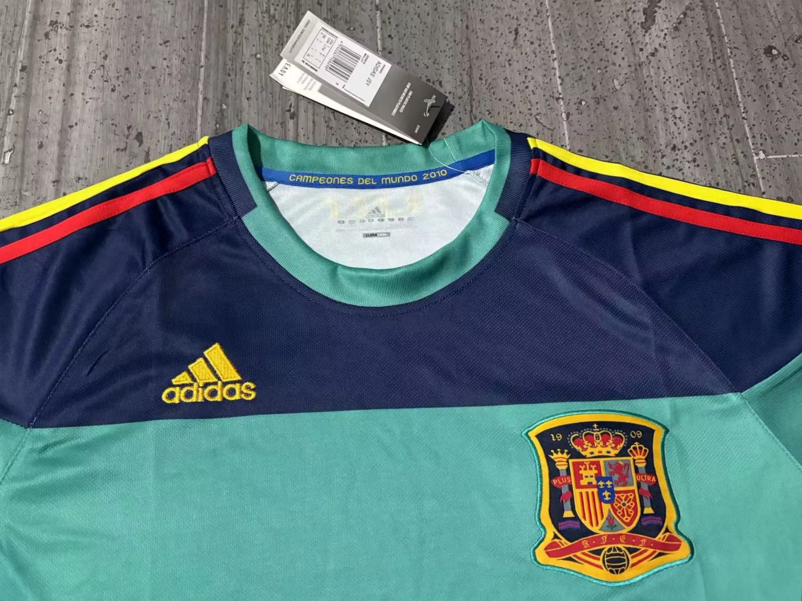 2010 Spain Goalkeeper Green Fans Version Retro Jersey - leoleo123123