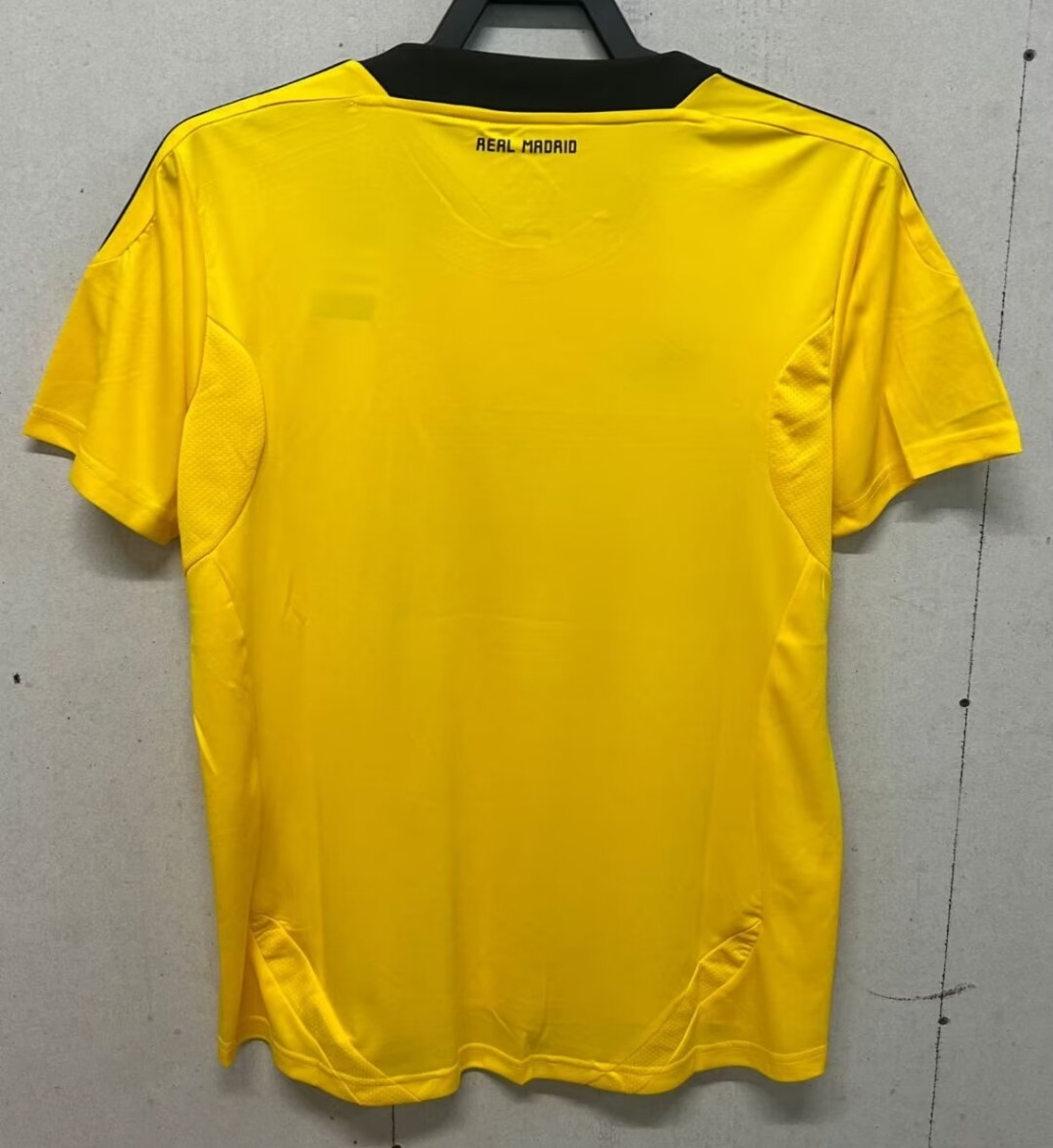 11/12 Real Madrid Goalkeeper Yellow Retro Jersey - leoleo123123