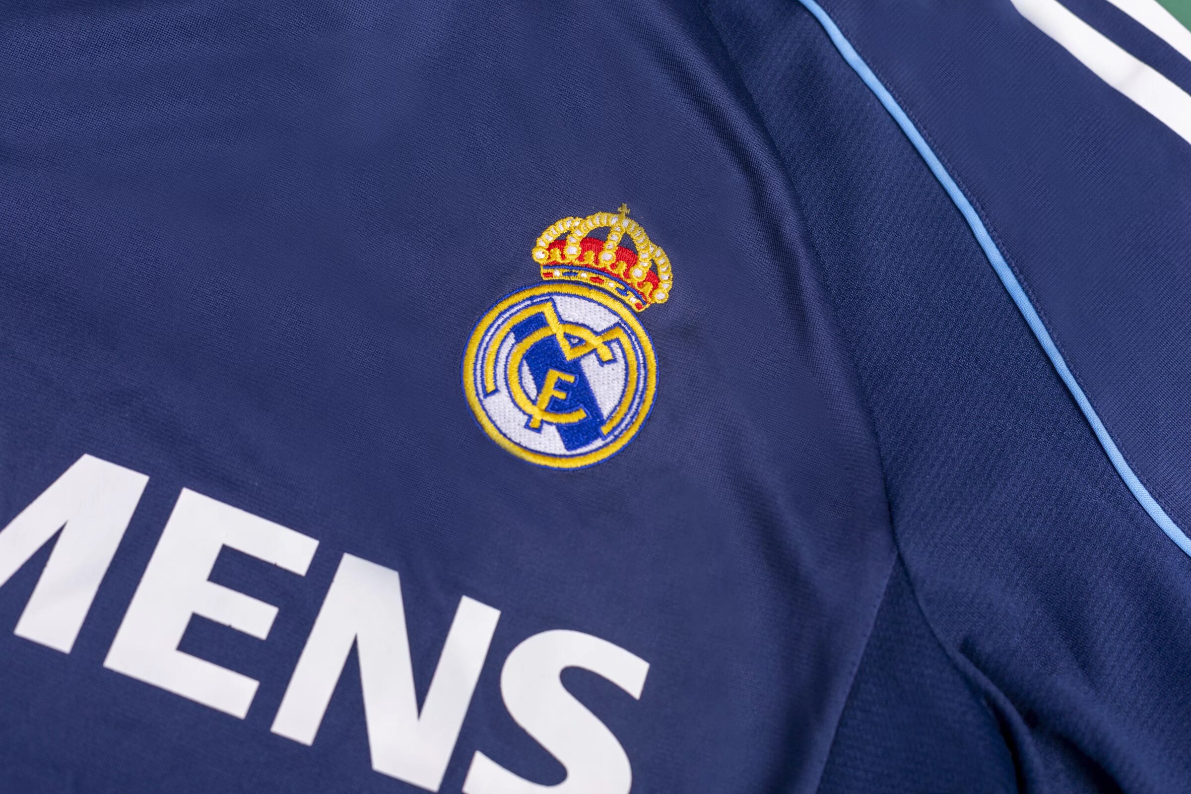 05/06 Real Madrid Away Retro Jersey - leoleo123123