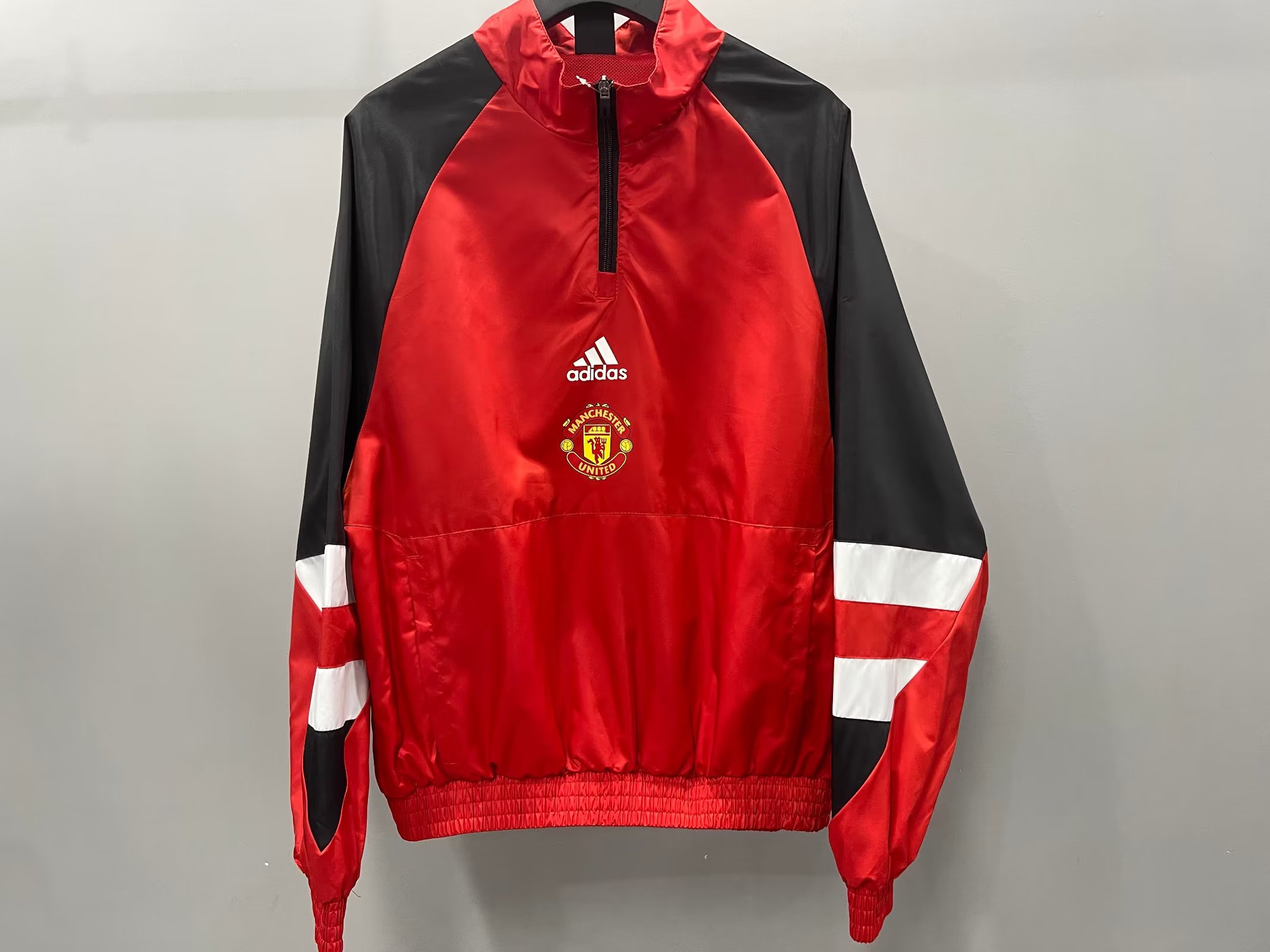 2023 Manchester United Red Windbreaker Jacket Thai Quality - leoleo123123