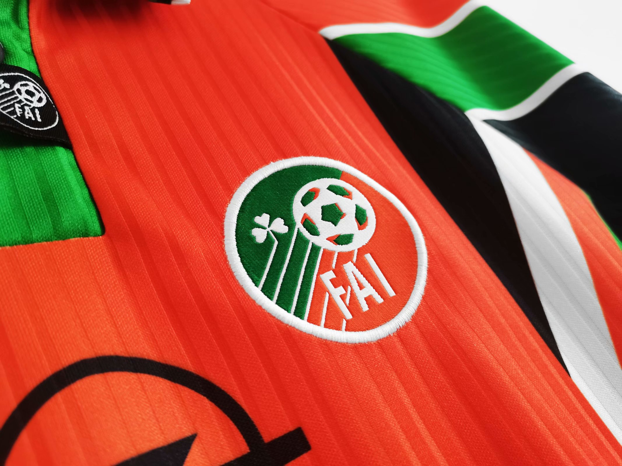 97/98 Ireland Away Retro Jersey - leoleo123123