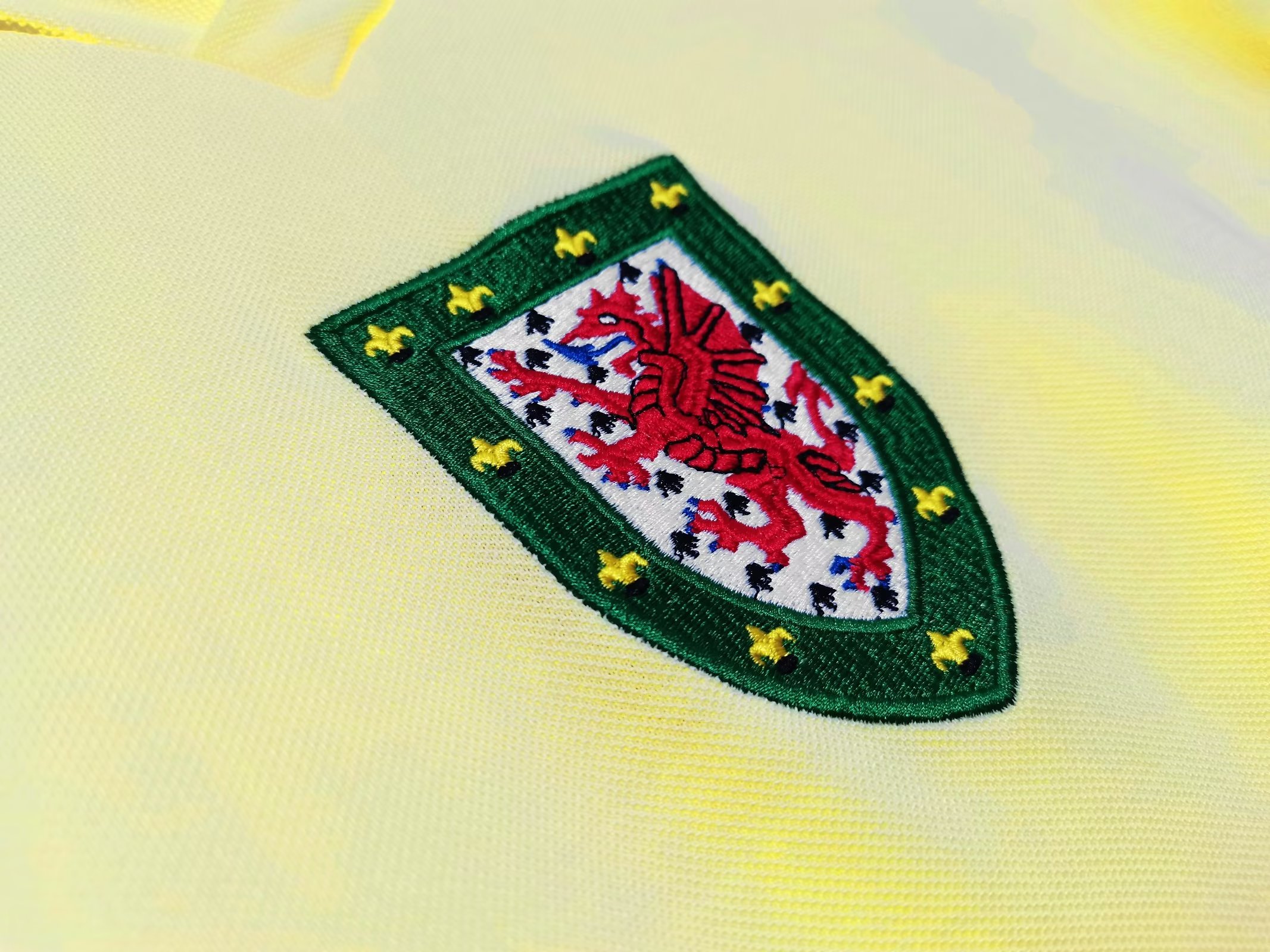 76/79 Welsh Away Retro Jersey Fans Version - leoleo123123