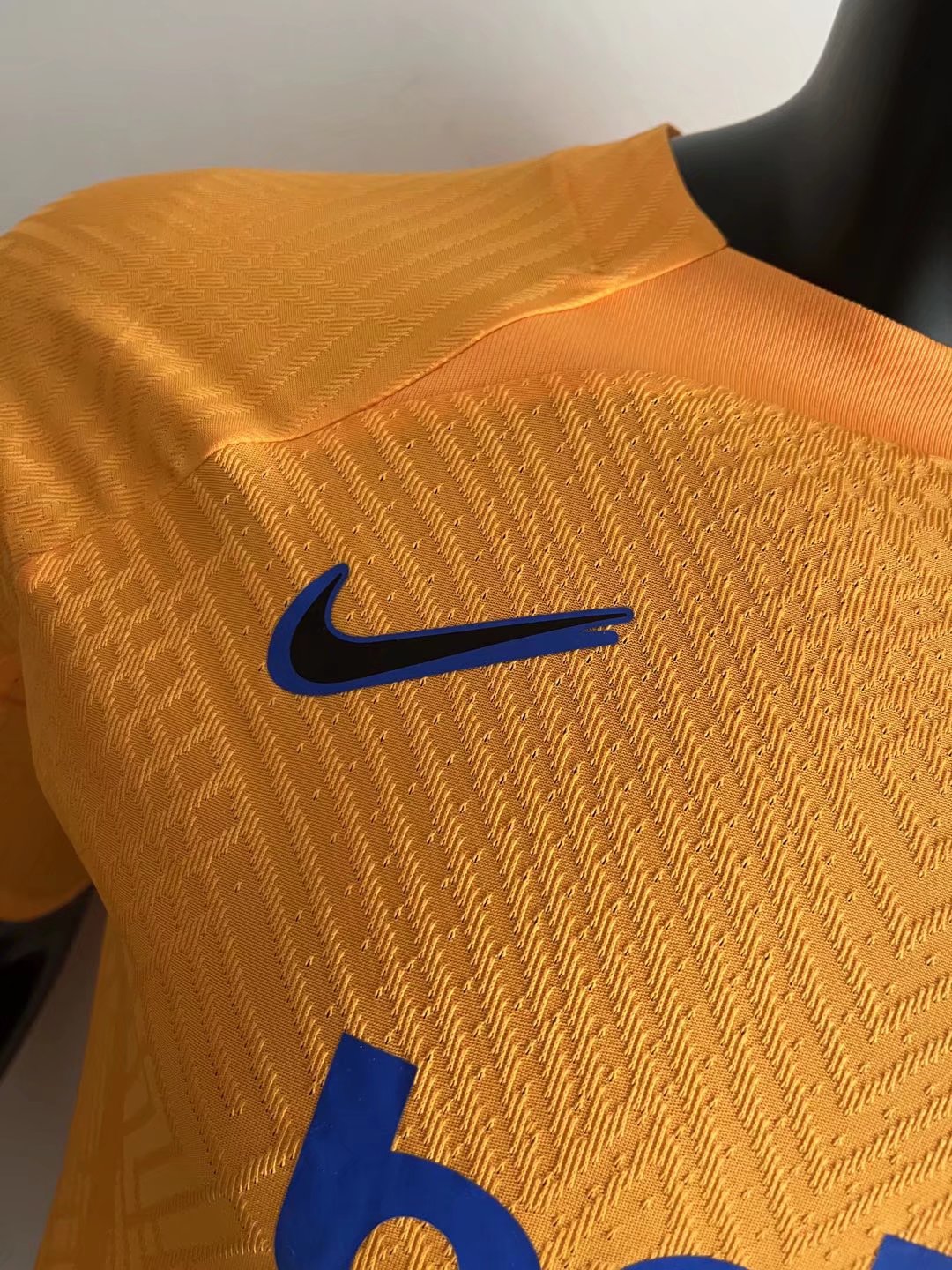 22/23 Barcelona Training Jersey Player Version 1:1 Quality - leoleo123123