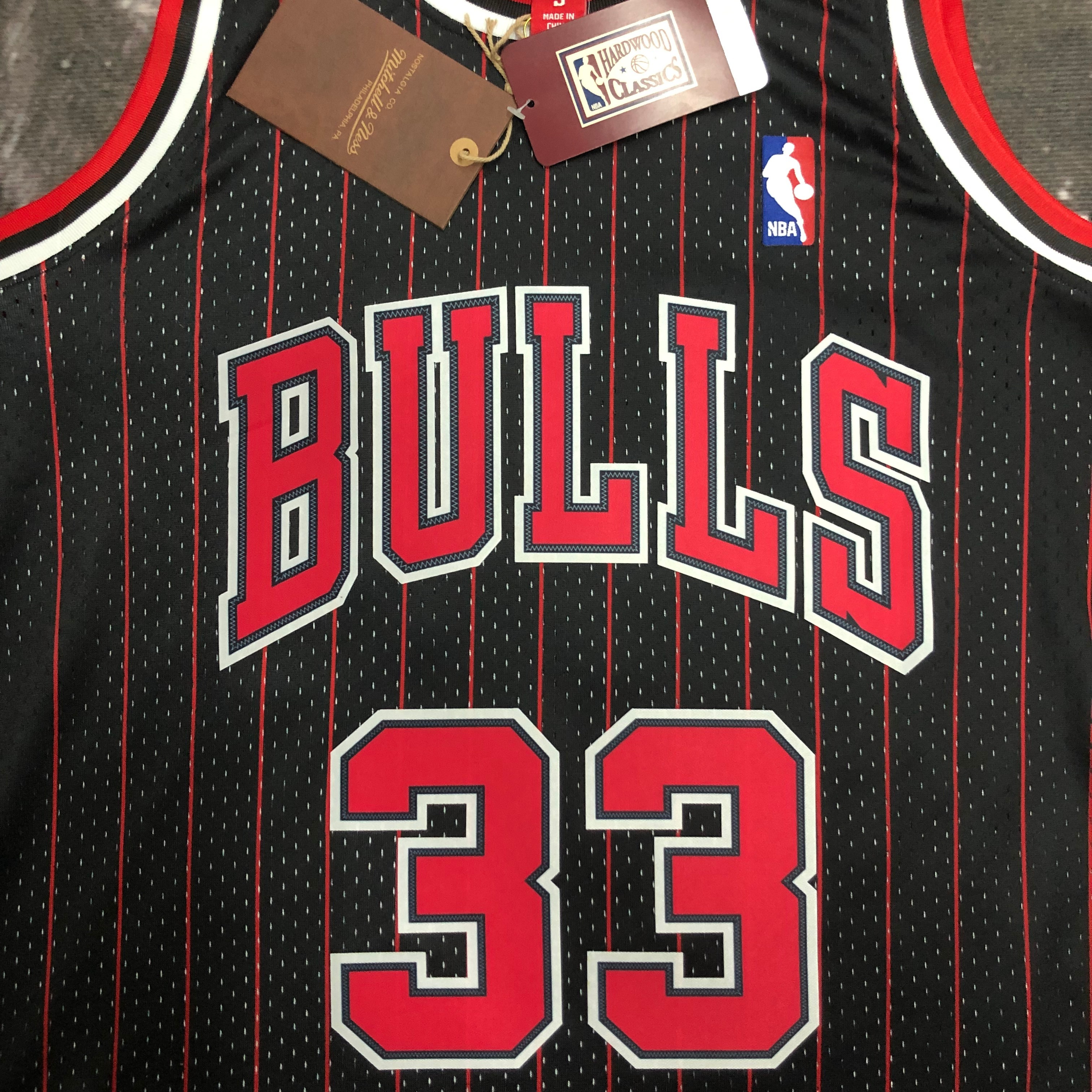 NBA Men Season 1996 Retro Chicago Bulls Black Stripe #33 PIPPEN Jersey High Quality Name and Number Print - leoleo123123