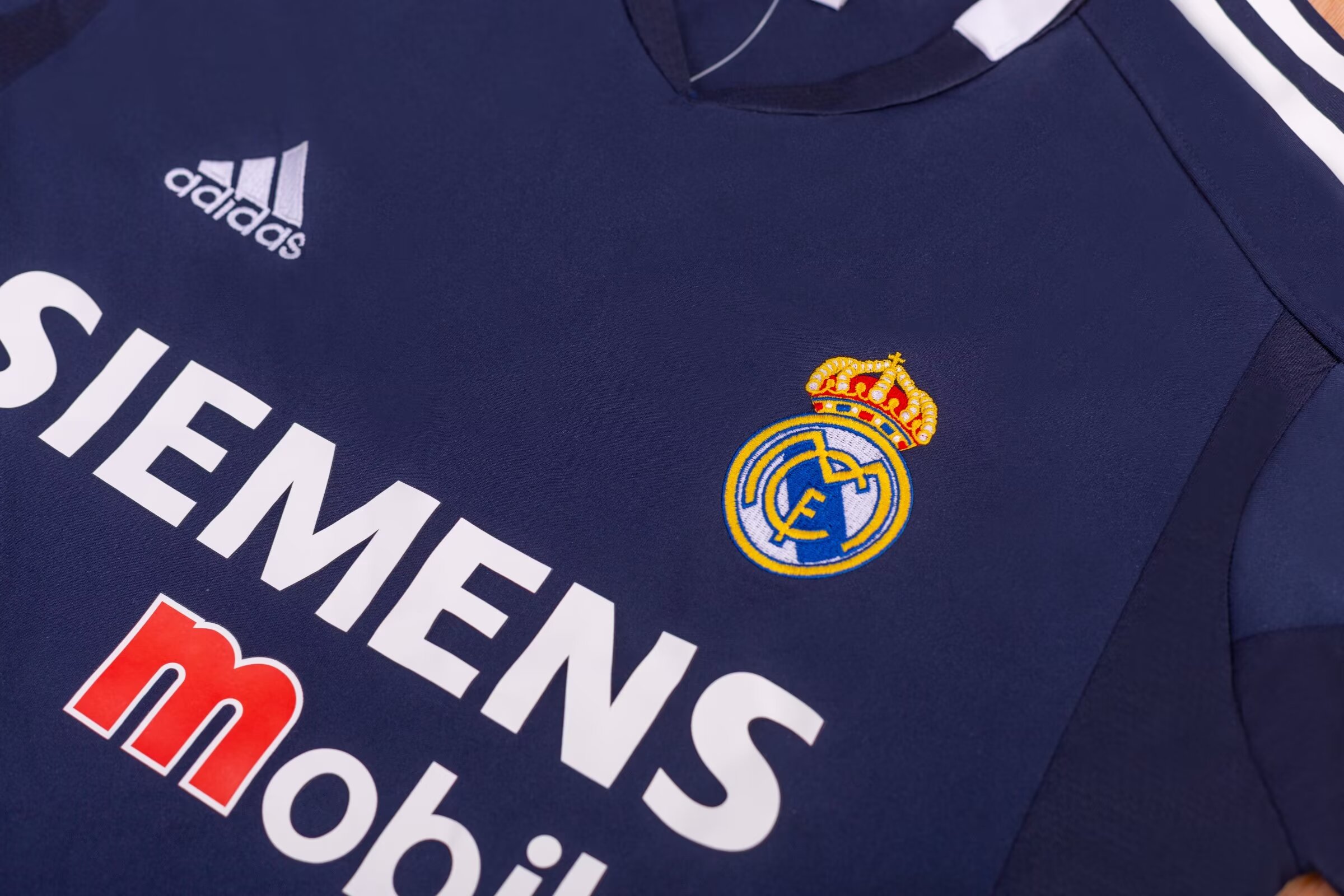 04/05 Real Madrid Away Retro Jersey - leoleo123123
