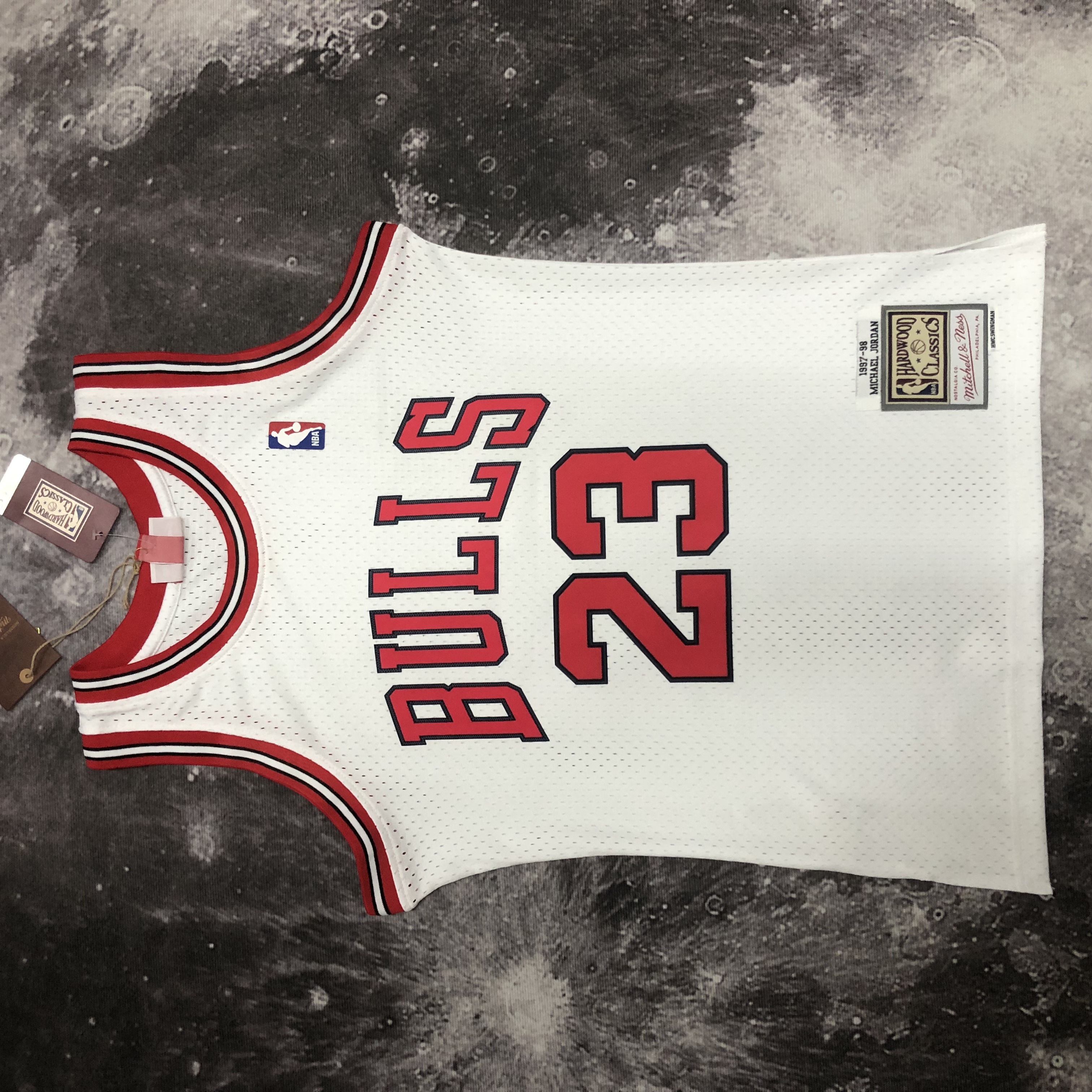 NBA Men Season 1998 Retro Chicago Bulls White #23 JORDAN Jersey High Quality Name and Number Print - leoleo123123
