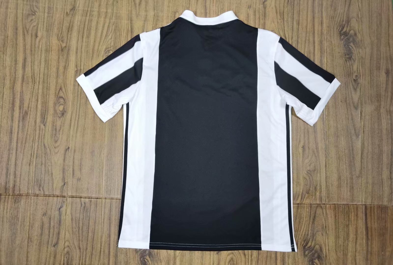 17-18 Juventus Home Retro Jersey - leoleo123123