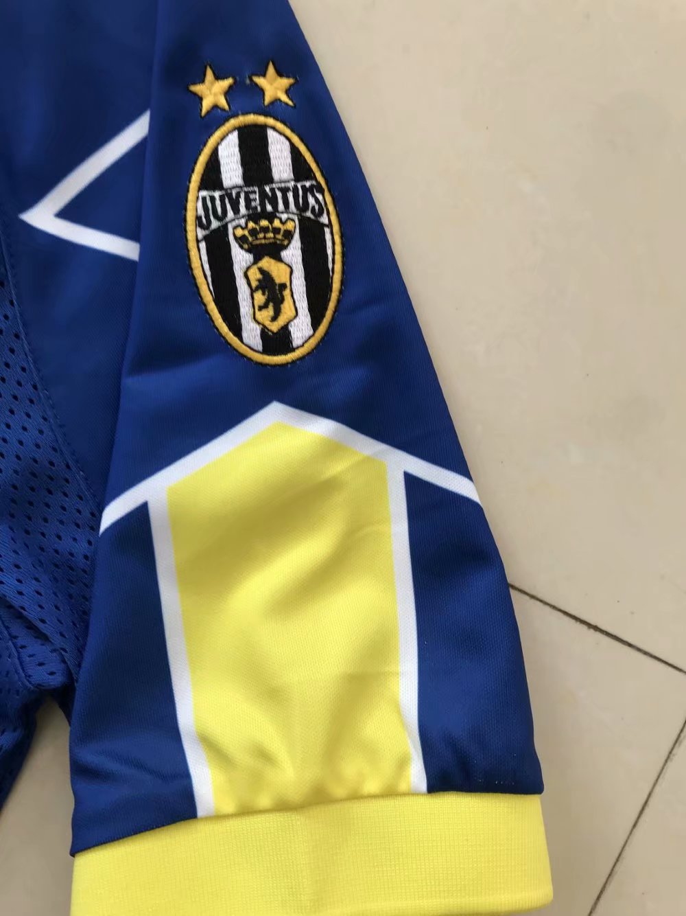 97-98 Juventus Away Retro Jersye - leoleo123123