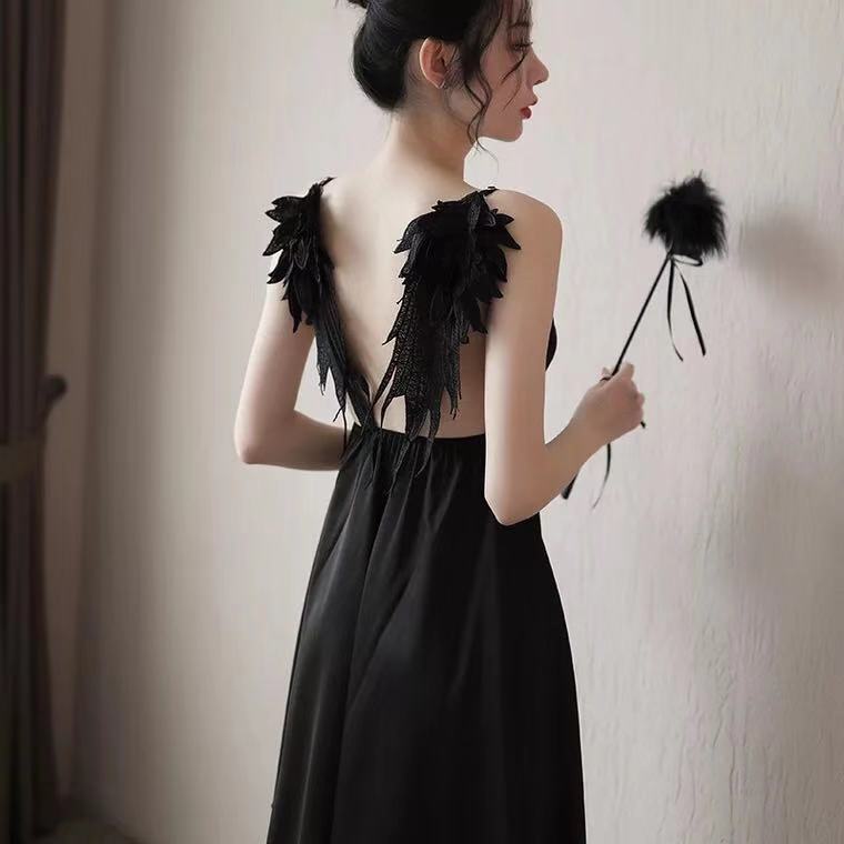 女式睡裙性感女情趣内衣深V吊带睡衣孔雀羽毛缎面冰丝家居服套装 - leoleo123123