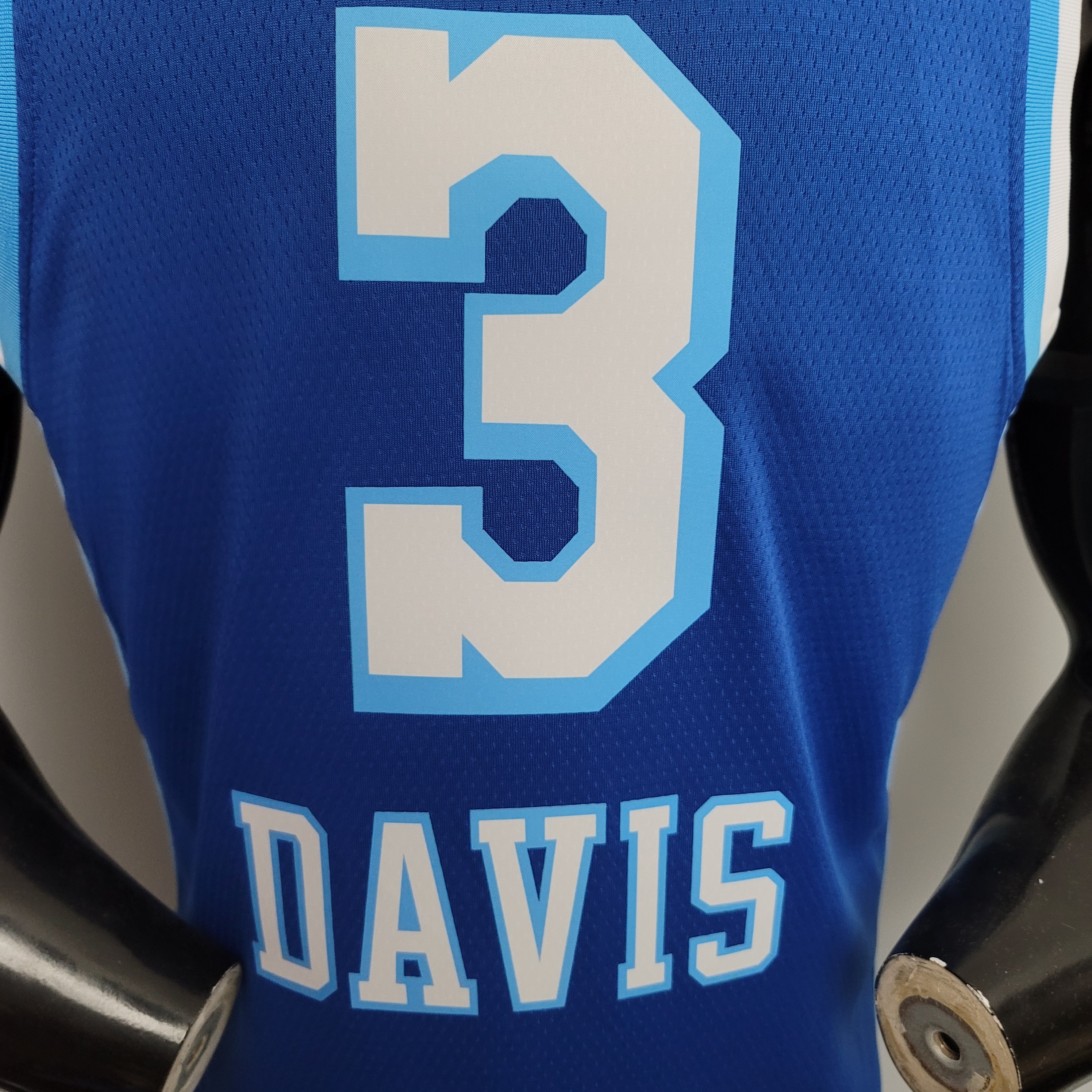 NBA Finals Men Los Angeles Lakers Retro in Latin #3 DAVIS Blue Round Neck Jersey High Quality Name and Number Print - leoleo123123