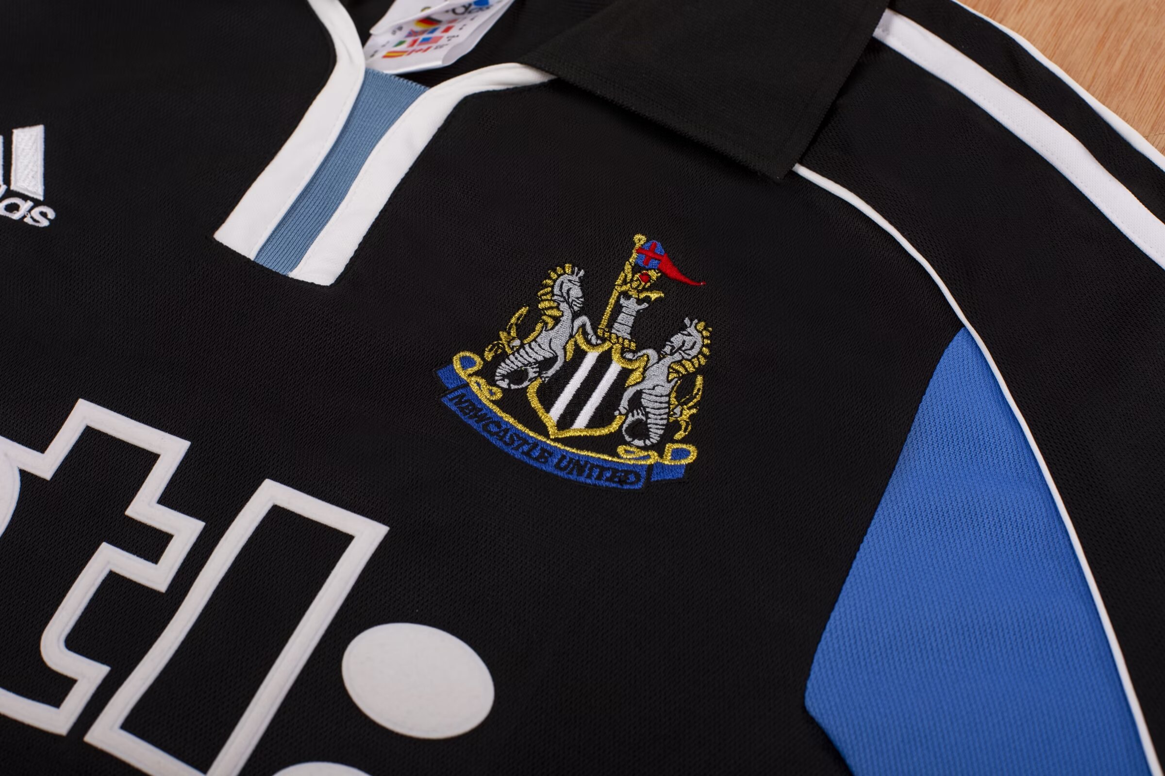01/02 Newcastle Away Retro Jersey - leoleo123123