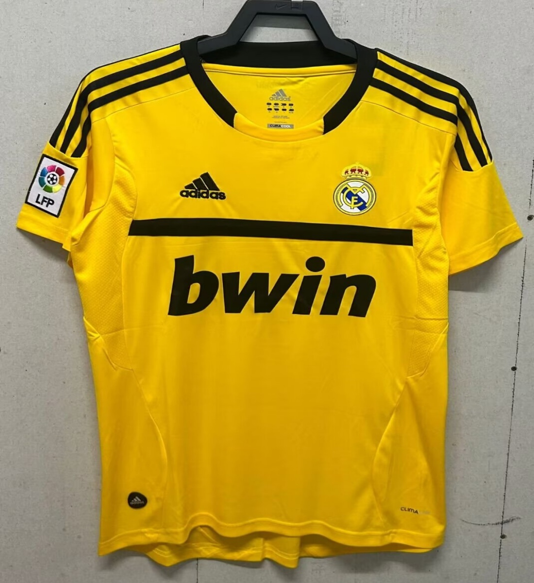 11/12 Real Madrid Goalkeeper Yellow Retro Jersey - leoleo123123