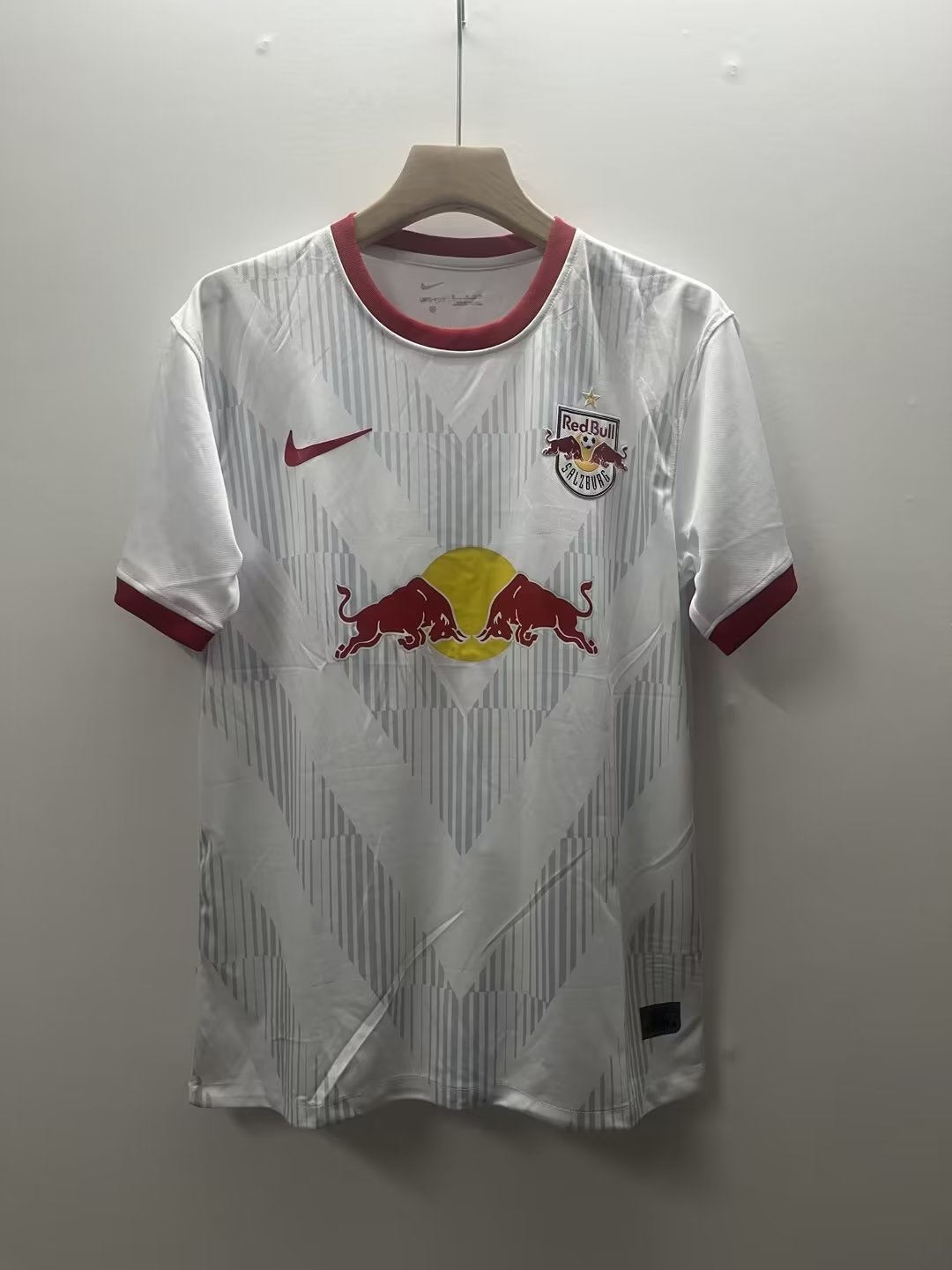 23/24 Red Bull Salzburg Home Jersey 1:1 Quality - leoleo123123