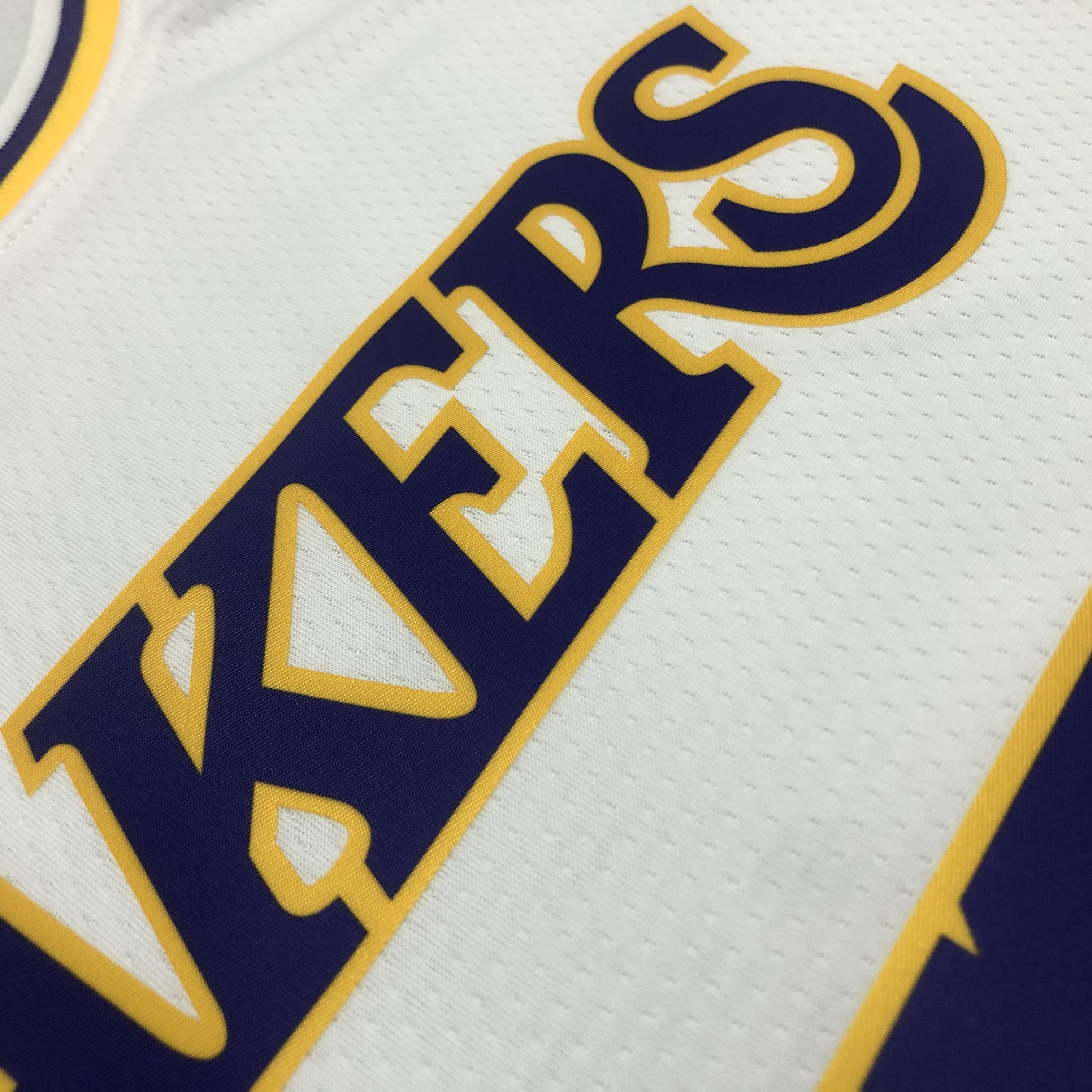 NBA Men Los Angeles Lakers #7 ANTHONY Retro White Round Neck Jersey High Quality Name and Number Print - leoleo123123