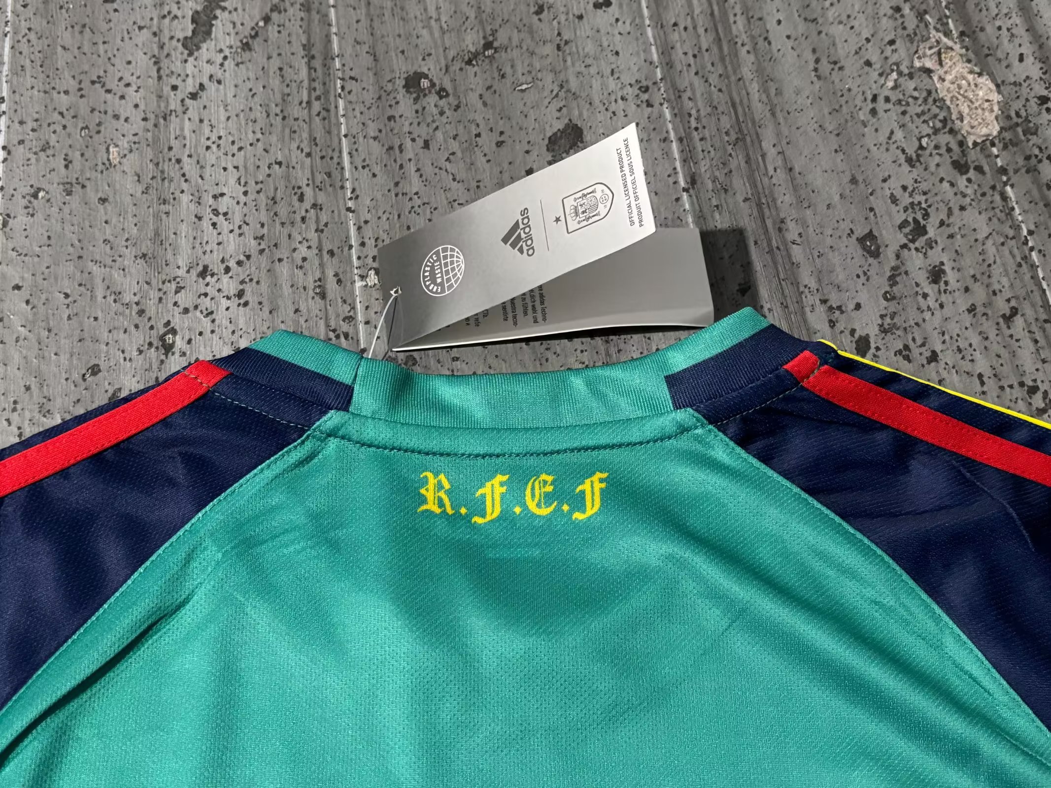 2010 Spain Goalkeeper Green Fans Version Retro Jersey - leoleo123123