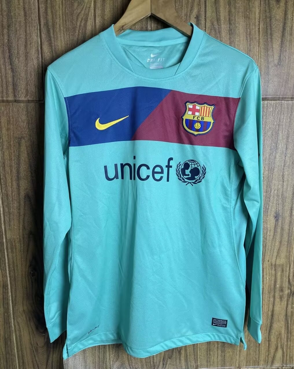 10/11 Barcelona Away Retro Jersey Long Sleeve - leoleo123123