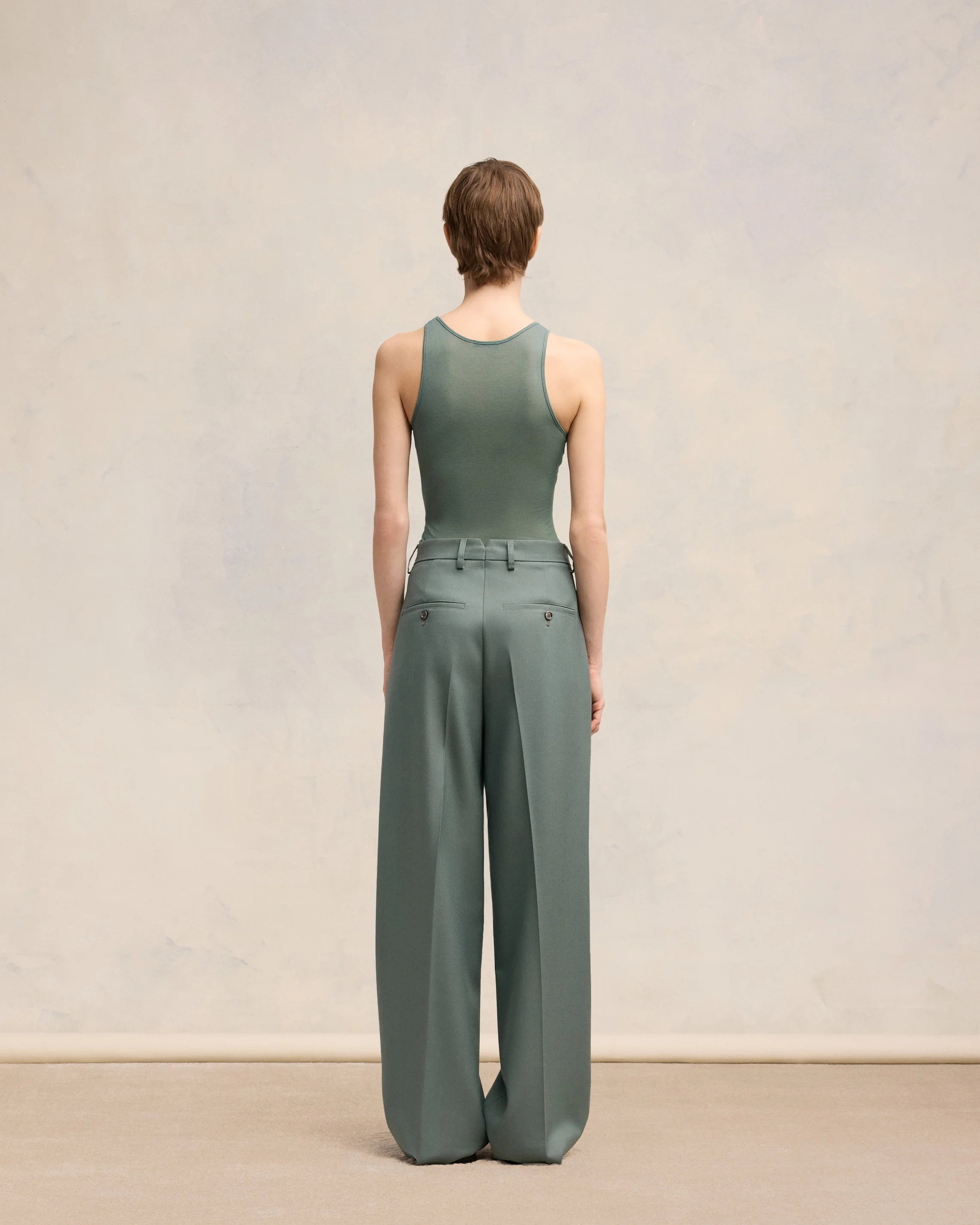 Antique Clay Low Necked Tanktop - leoleo123123