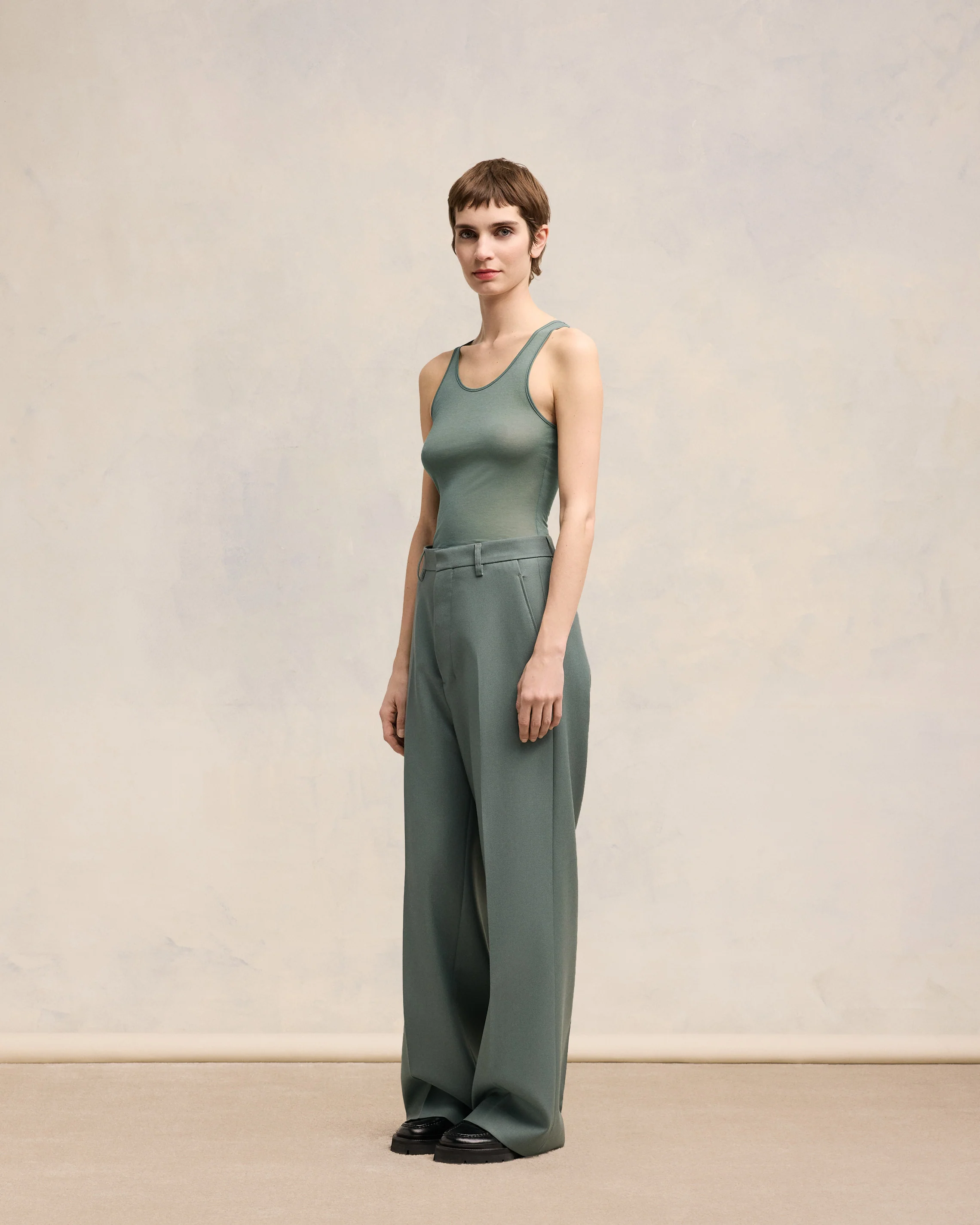 Antique Clay Low Necked Tanktop - leoleo123123