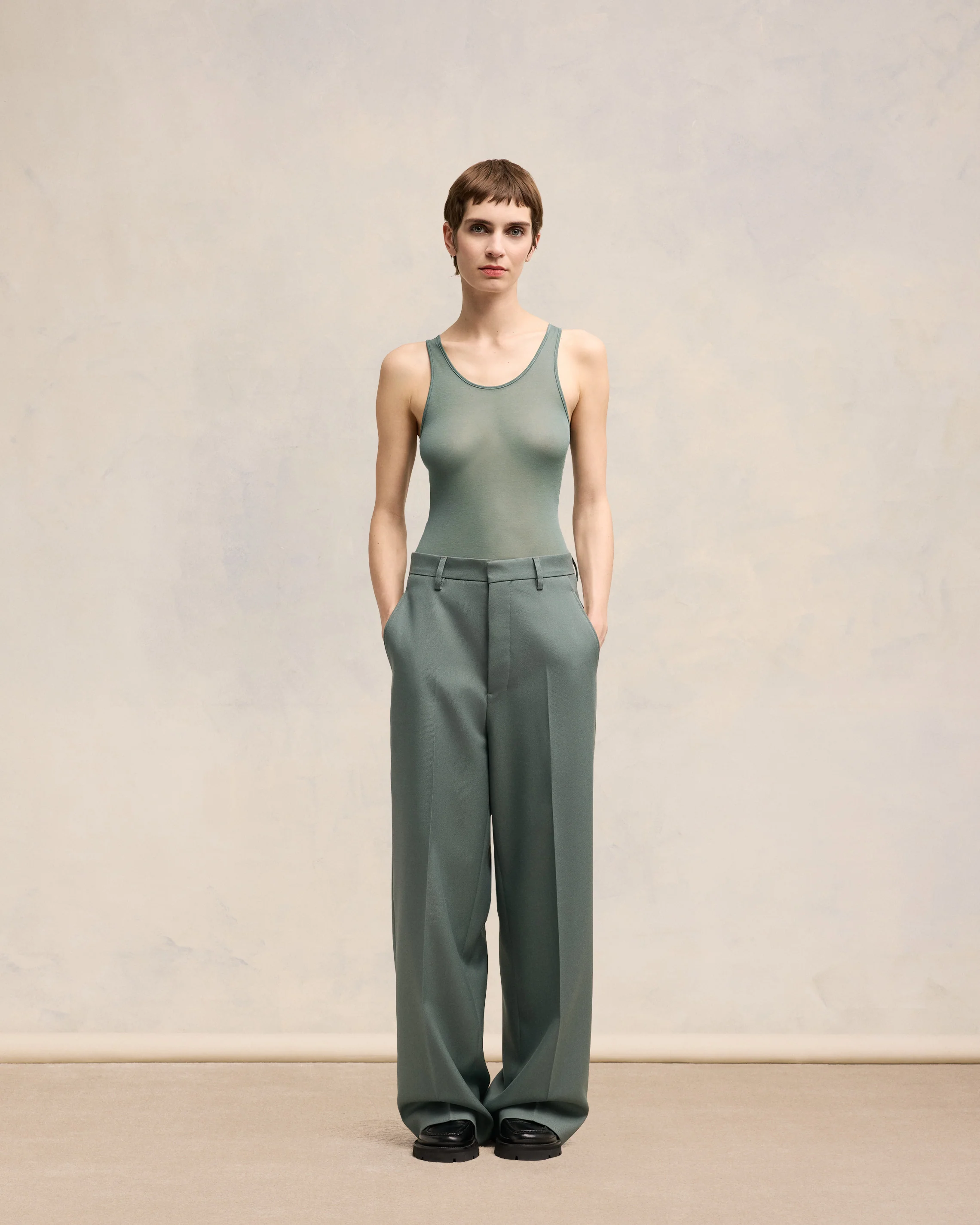 Antique Clay Low Necked Tanktop - leoleo123123