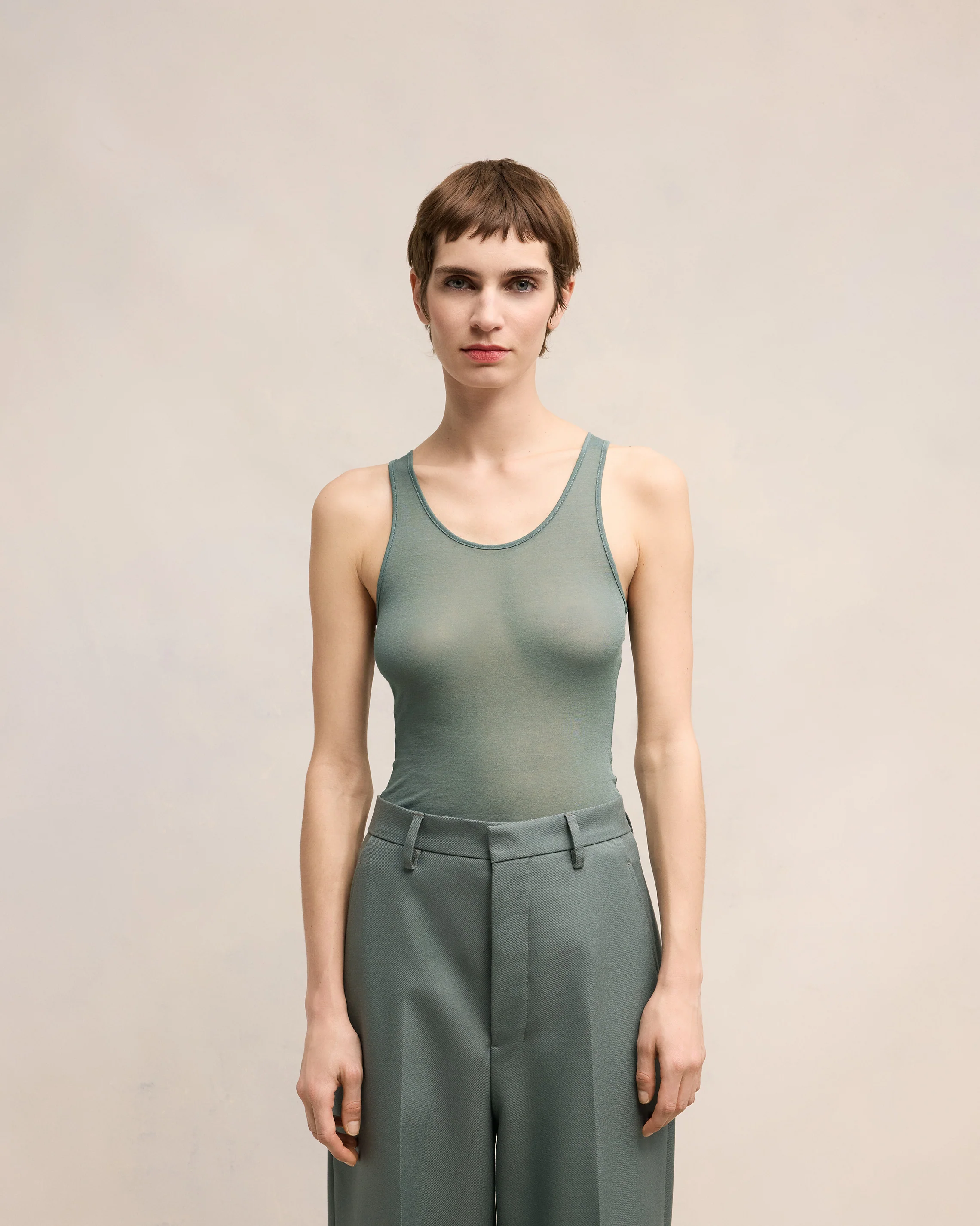 Antique Clay Low Necked Tanktop - leoleo123123