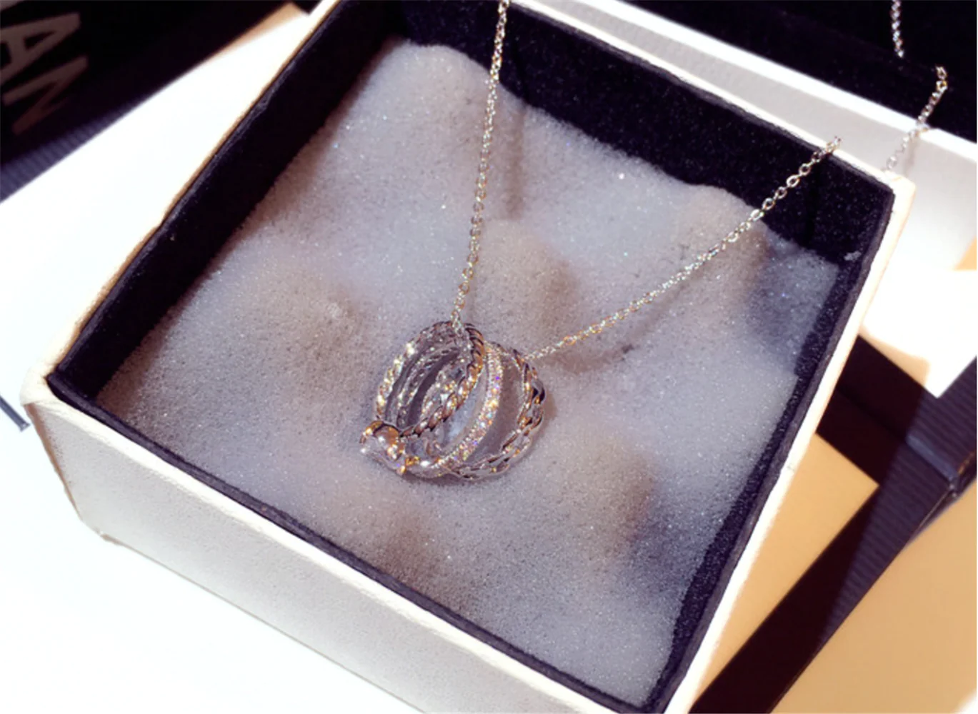 Minimalist Bulk Rings on Chain Necklace Choker
