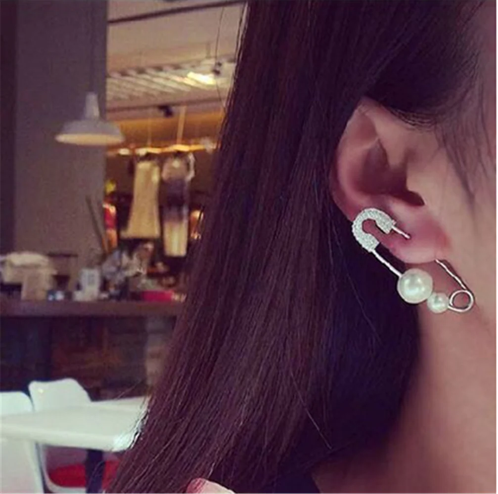 Single Pearl Pin in Silver Earring
